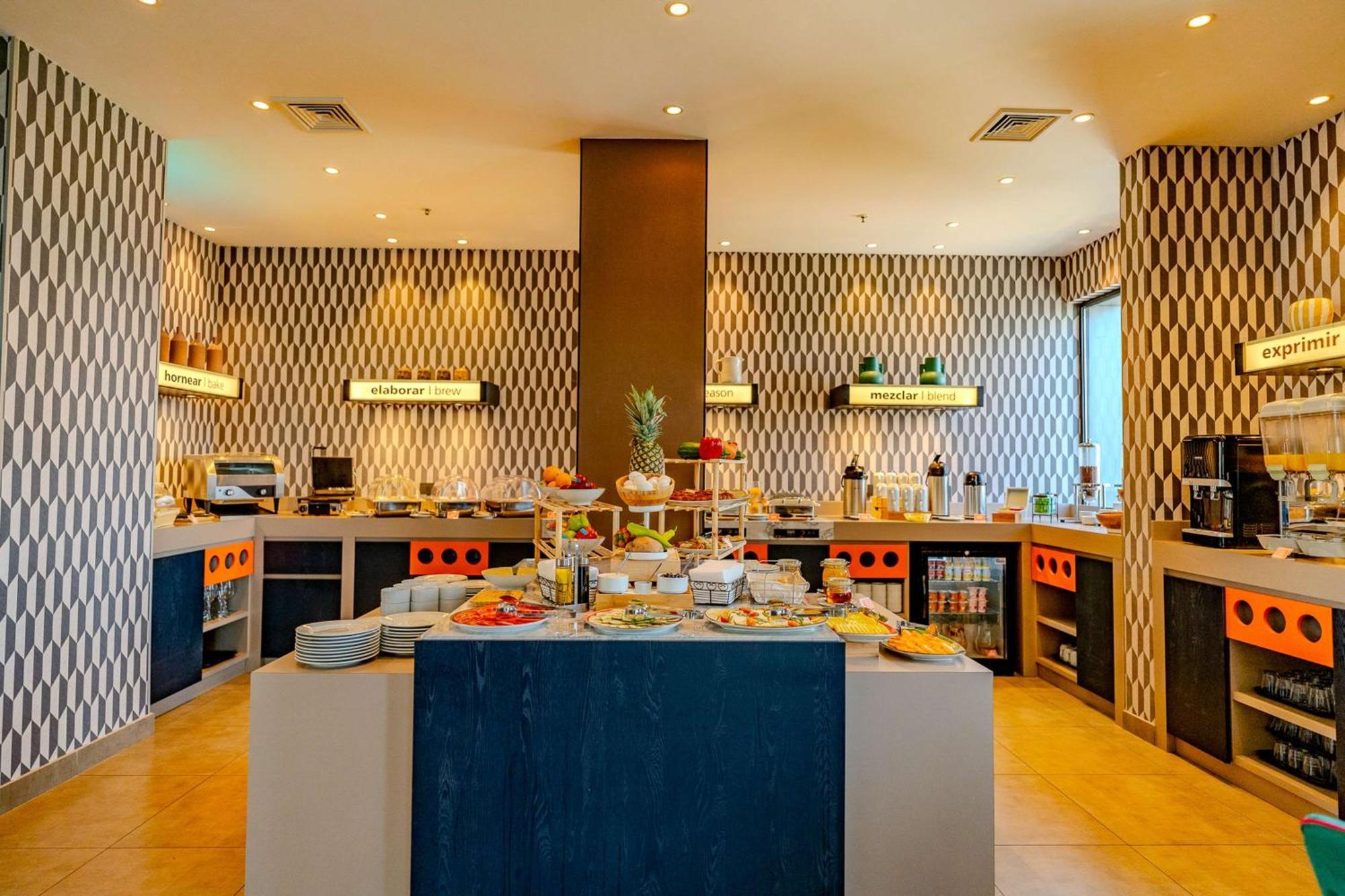 Hampton By Hilton Santiago Las Condes Exterior foto